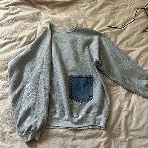 Grey crewneck with denim square